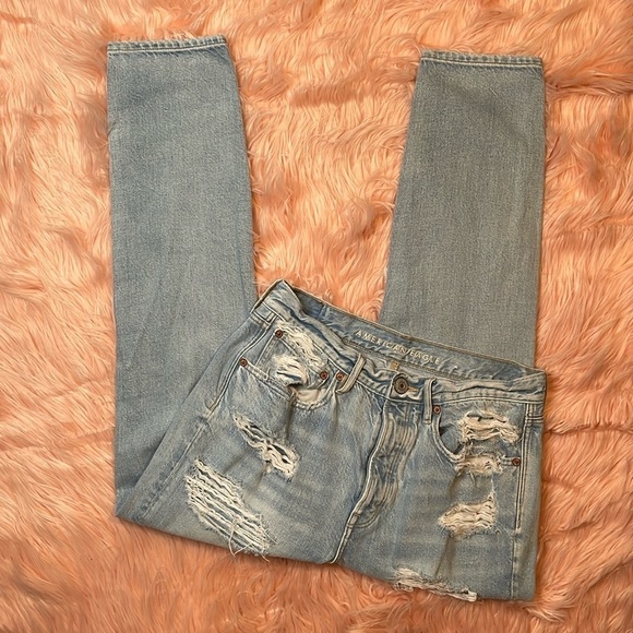 American‎ Eagle Light Wash Distressed 90s Slim Boyfriend Jean Size 6 - Picture 1 of 7